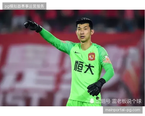 老将金英权的经验将成为三中卫体系的稳定器，与年轻一代后卫形成有效的防守互补